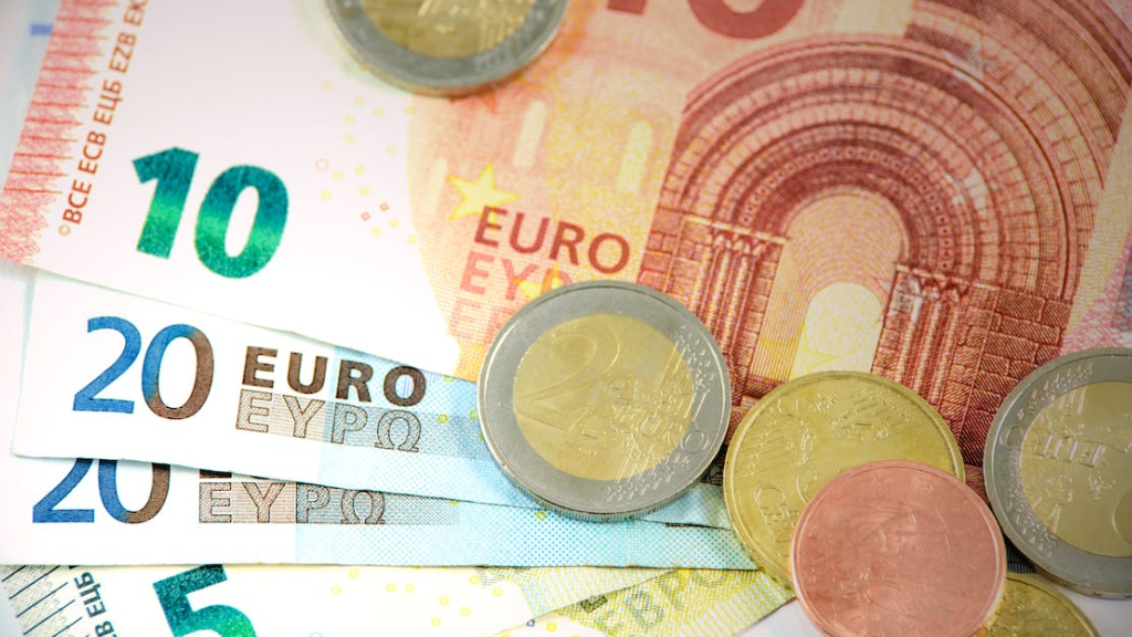 Euros Diners Augment Salarial.jpg